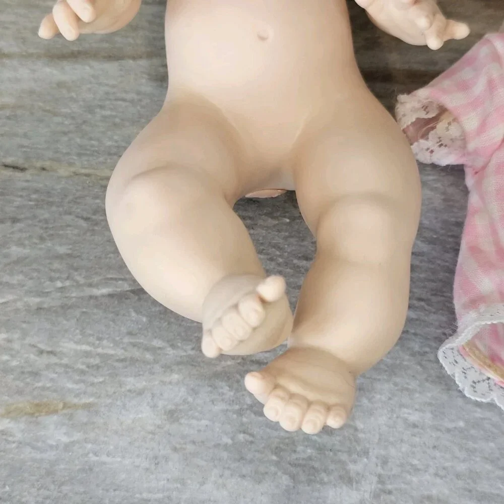 VTG 70s Playmates Drink And Wet Baby‎ Girl Doll 9